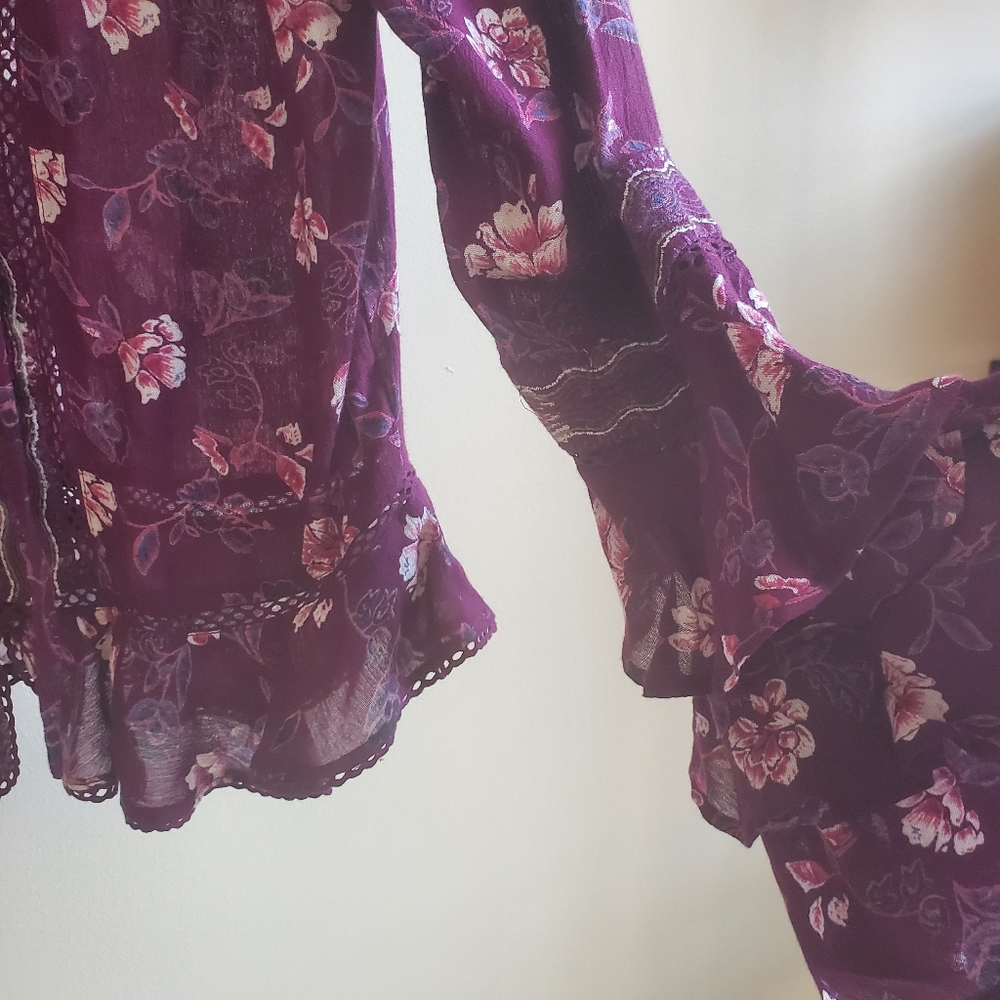 Ruffled Western bell-sleeved top. - Picture 4 of 7
